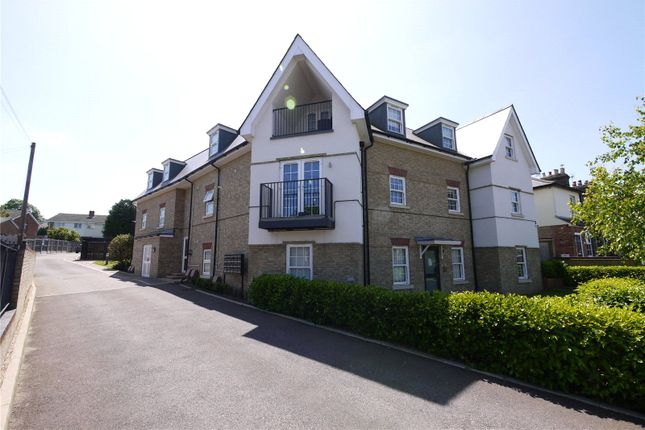 Thumbnail Flat to rent in Crescent Road, Brentwood, Essex