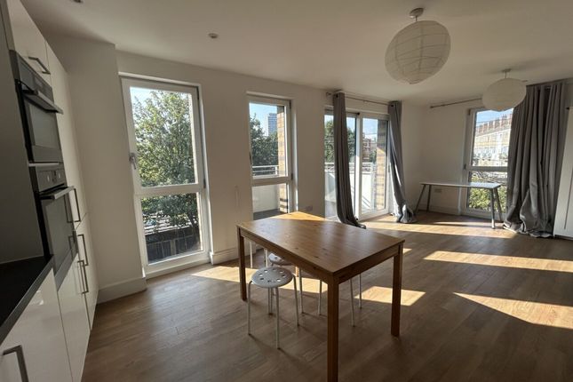 Flat 16, Ivy Point, London photo 3