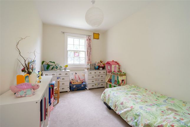 Flat for sale in Haringey Park, London