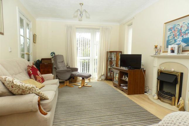 Flat for sale in Roby Court, Huyton, Liverpool