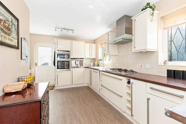 4, Ross Way, Livingston photo 4