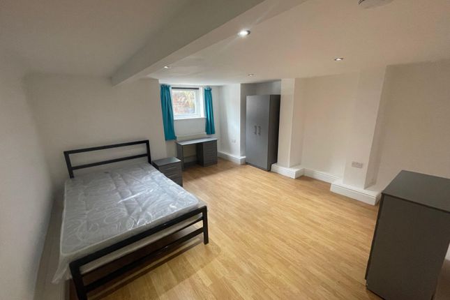 Manor Drive, Leeds photo 4