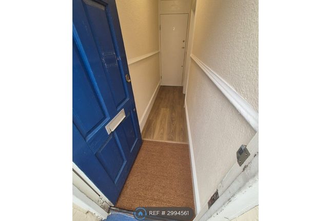 First Floor Flat  East Street, Chatham photo 2