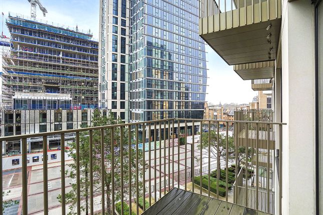 Flat for sale in Vaughan Way, Wapping