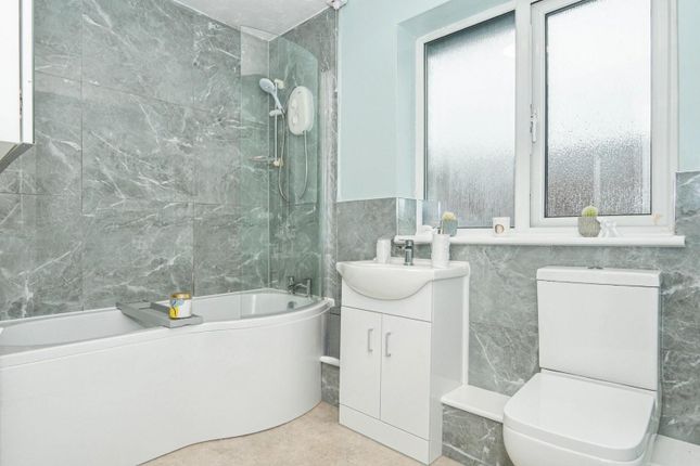 12, Clifton Place, Pudsey photo 4