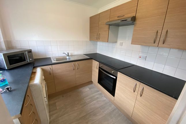 Flat to rent in Maltby Drive, Enfield, Greater London