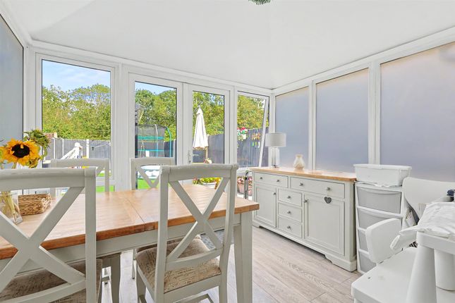 14, Romsey Close, Hockley photo 4