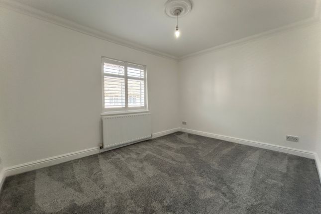 69 William Street, CARSHALTON photo 5