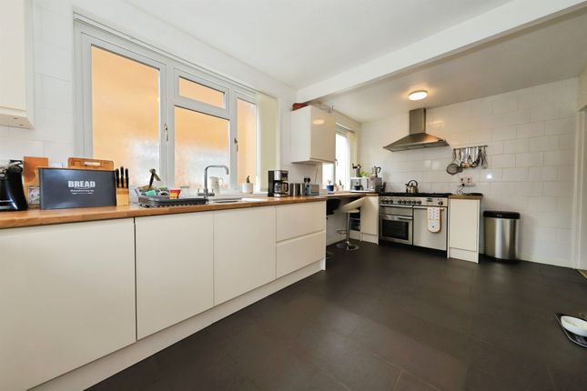27, Kylemilne Way, Stourport-On-Severn photo 4