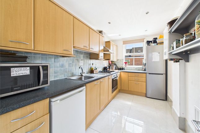 Top Flat, 42, Ash Road, Hampshire photo 5