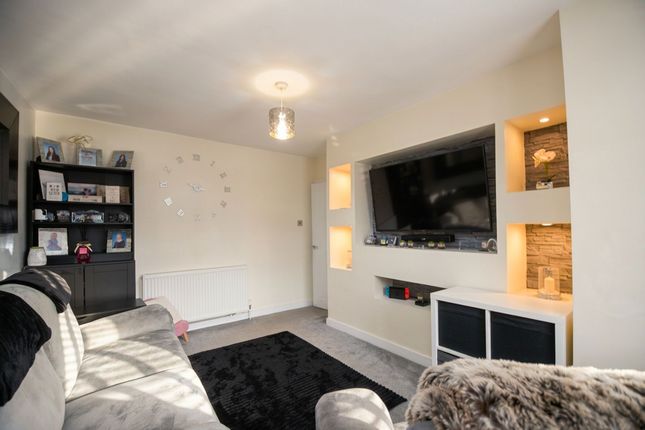 84 Tootal Drive, Salford photo 3