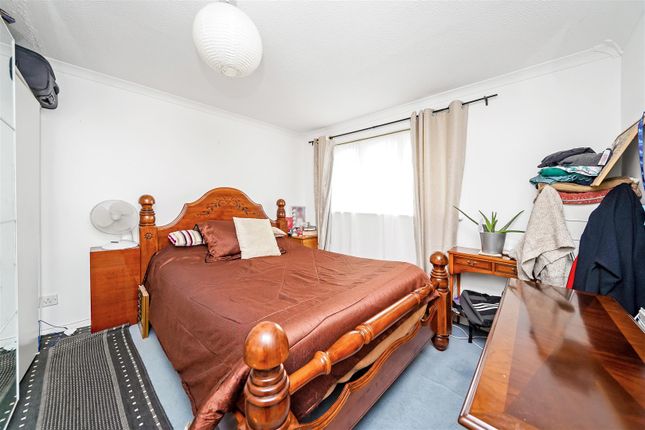 End terrace house for sale in Celadon Close, Enfield