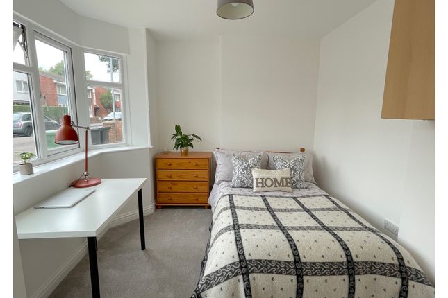 Terraced house to rent in Grosvenor Street, Southsea