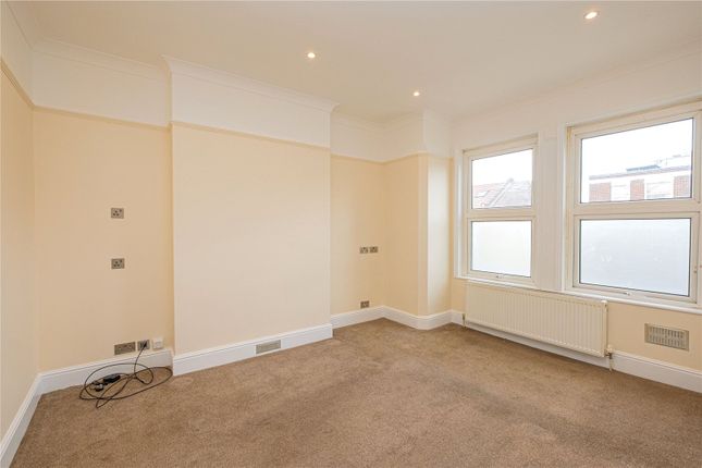 Flat to rent in Station Road, Finchley Central, London