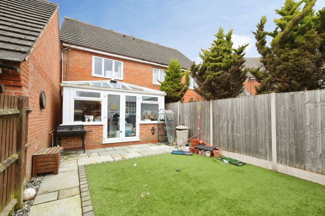 20, Calder Way, Stevenage photo 3