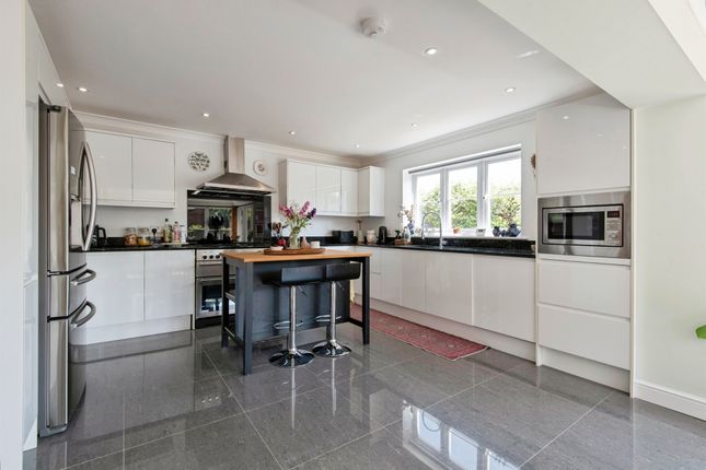 Chestnut House, Bonds Crescent, Royston photo 3