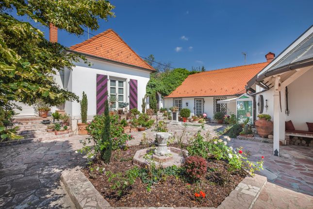 Villa for sale in Angyal Street, Szentendre, Hungary