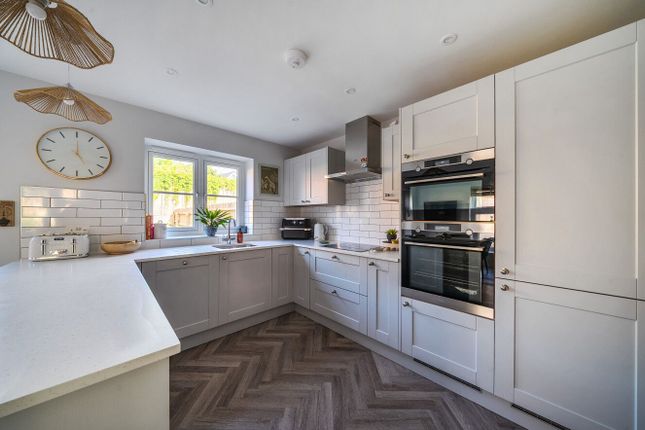 3, Moralee Close, Wimborne photo 4