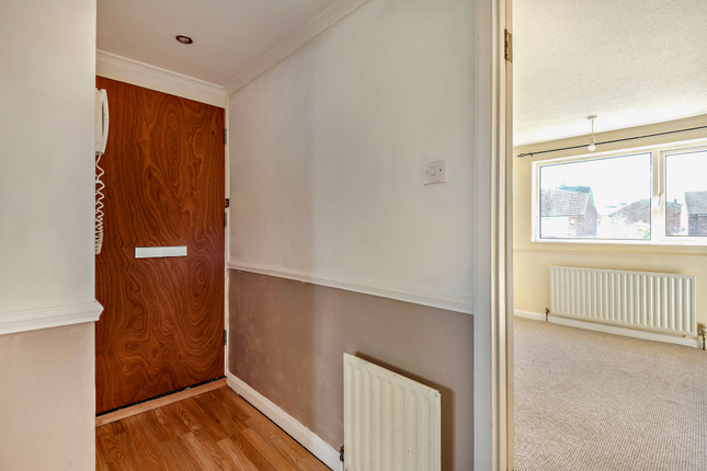30, Burdett Close, Sidcup photo 2