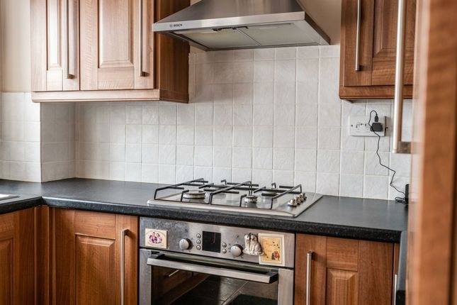24 Beddington Court, Swindon photo 4