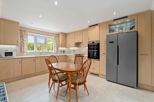 4, Southern Close, Ferndown photo 4