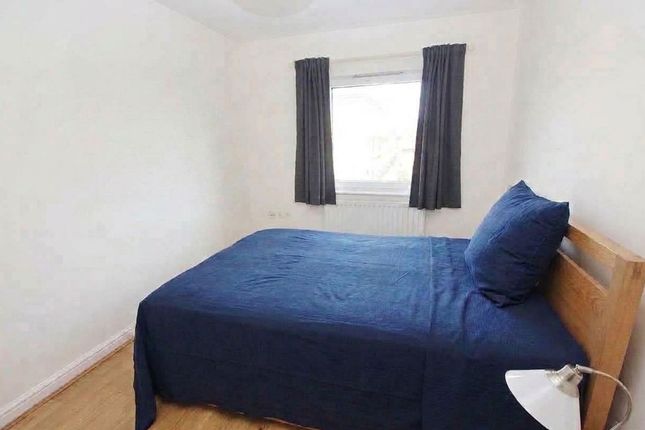 10 Crown Close Winkfield Road, London photo 4