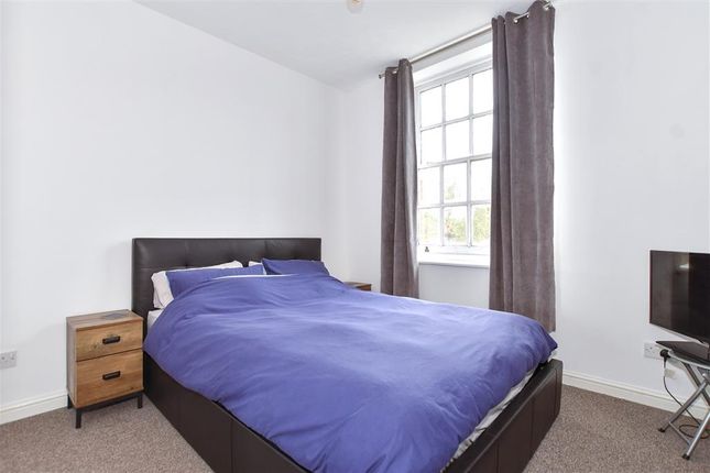 Flat for sale in Swan Street, West Malling, Kent