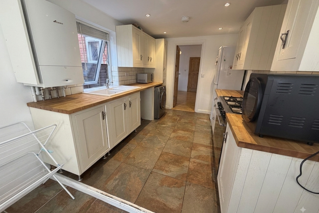 32, Milton Keynes photo 4