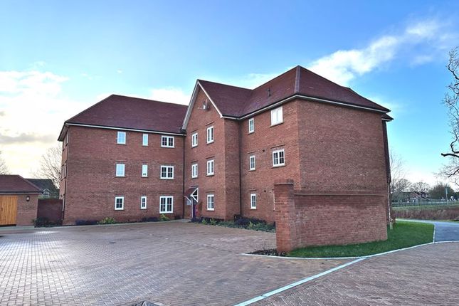 Thumbnail Flat for sale in Don Close, Didcot