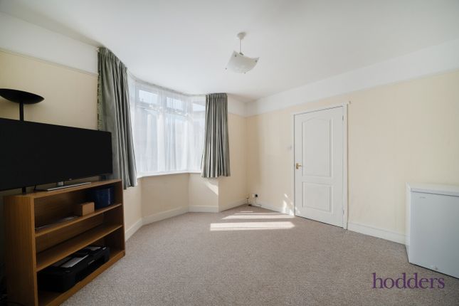 13, Liberty Hall Road, Addlestone photo 3