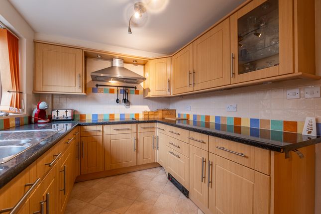 7, Willow Road, Barton-under-Needwood photo 2