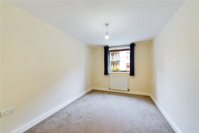 Flat for sale in Commonwealth Drive, Three Bridges, Crawley, West Sussex