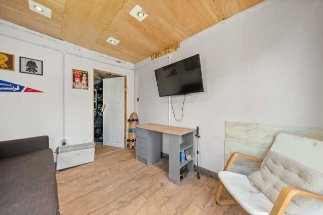 43 Newtongrange Avenue, Glasgow photo 4