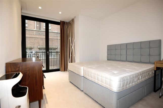 Flat to rent in Lincoln Square, Strand