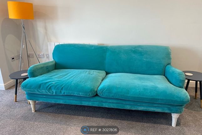 Flat   Royal Esplanade, Margate photo 5