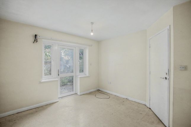 3 Evergreen Square, London photo 2