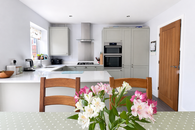 31, Kingfisher Way, Oswestry photo 4
