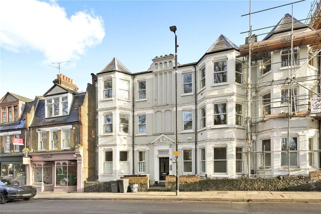 Flat for sale in Middle Lane, London