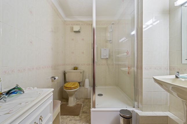 Flat 38, Queen Anne Court, Wilmslow photo 3