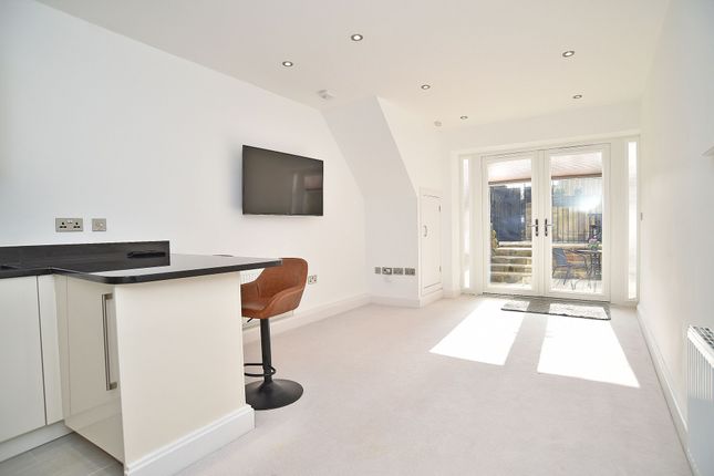 Flat 1, 43 Harlow Moor Drive, Harrogate, Harrogate photo 2