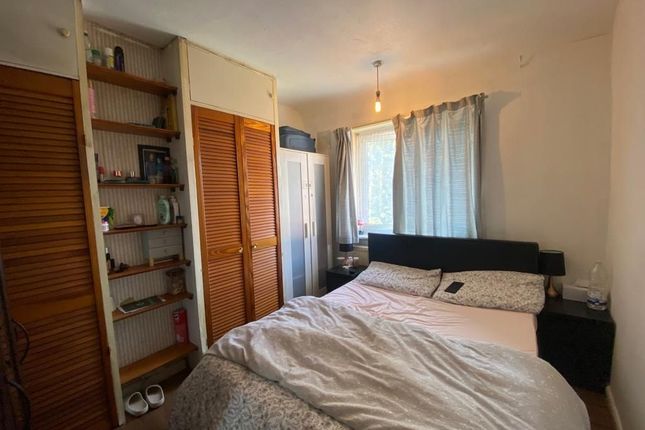 7 Newhouse Walk, Morden photo 4
