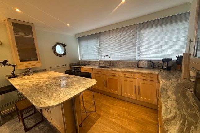 13, Cowes photo 4