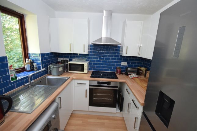 10 Oak Court, Weydon Hill Road, Farnham photo 2