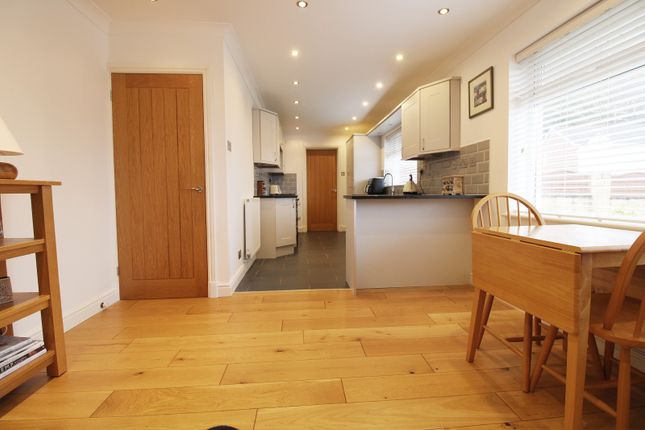 31, Whiterock Close, Pontypridd photo 4