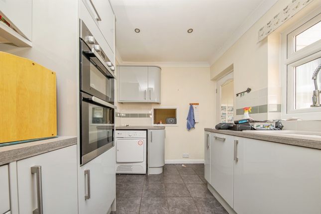 2, Kinross Road, Ipswich photo 3