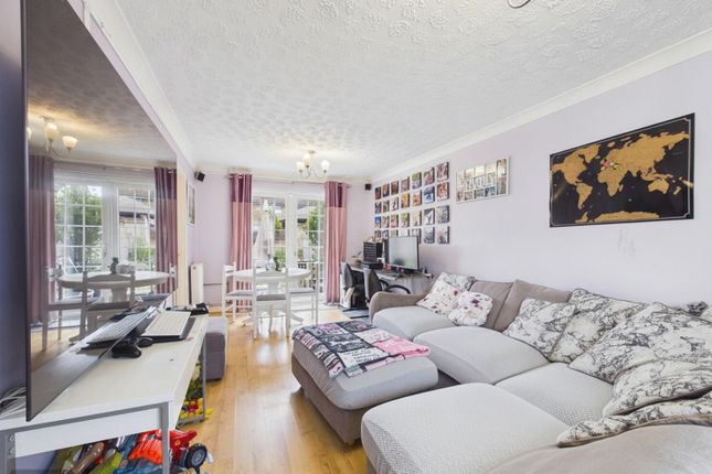 30, Elizabeth Drive, Castleford photo 2