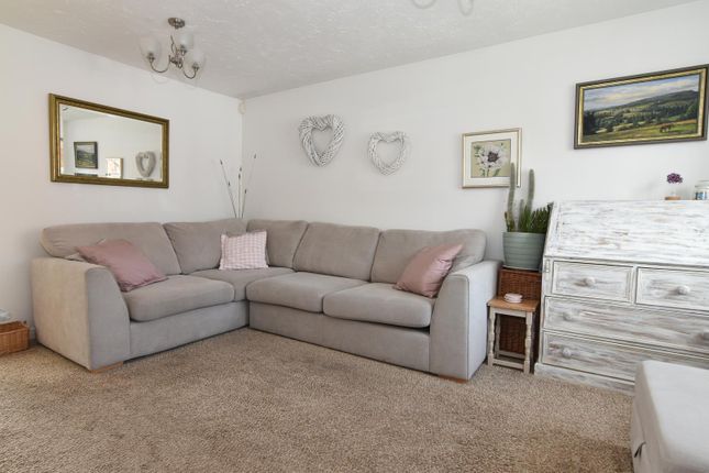 57, Showell Green, Droitwich photo 3