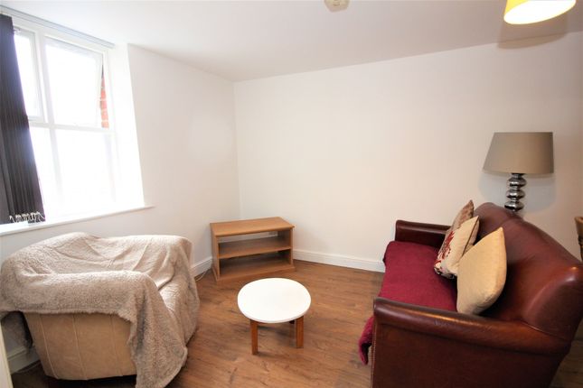 Flat to rent in Fox Street, Preston, Lancashire