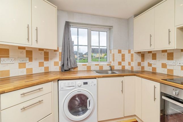 21, Goodman Drive, Leighton Buzzard photo 4