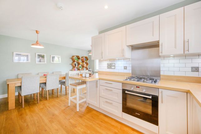 19 Culver Grove, Wokingham photo 4